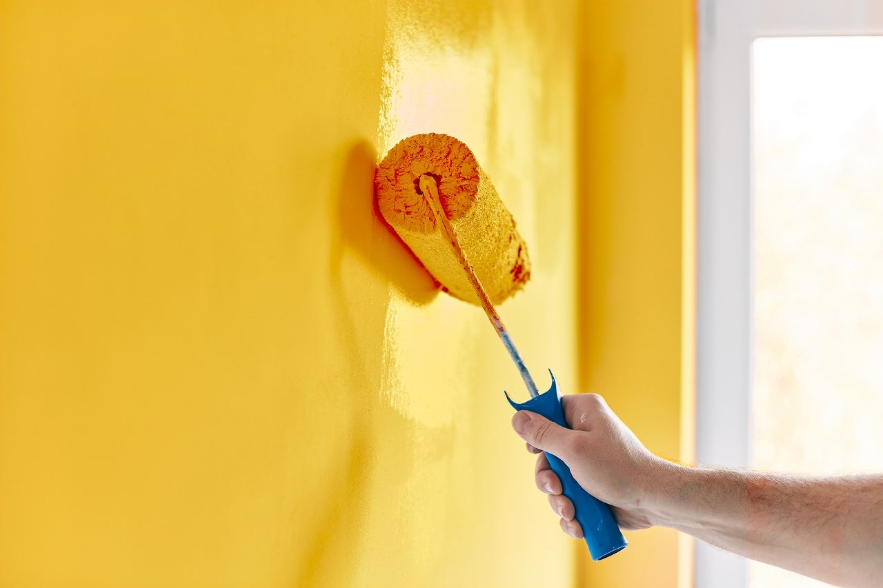 Malowanie mieszkania – samodzielnie czy przez firmę?