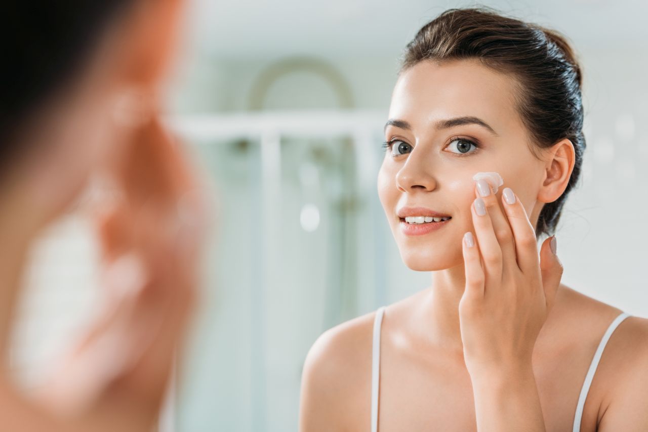 Jak skompletować najważniejsze kosmetyki przeznaczone do pielęgnacji skóry?