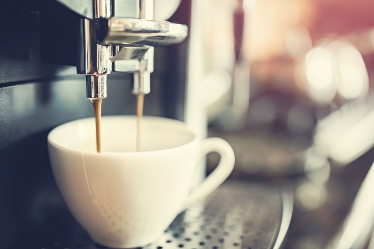 Jak cieszyć się wspaniałym aromatem kawy każdego poranka?