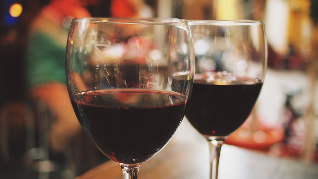 Na co zwrócić uwagę wybierając wino?
