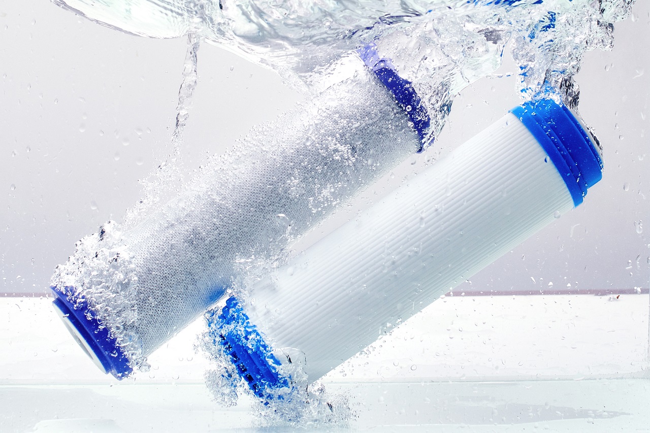 Mata filtrująca wodę – Czy warto się w nią zaopatrzyć?